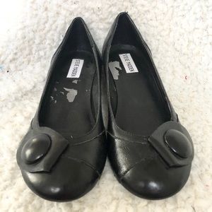 Steve Madden black leather flats Size 7